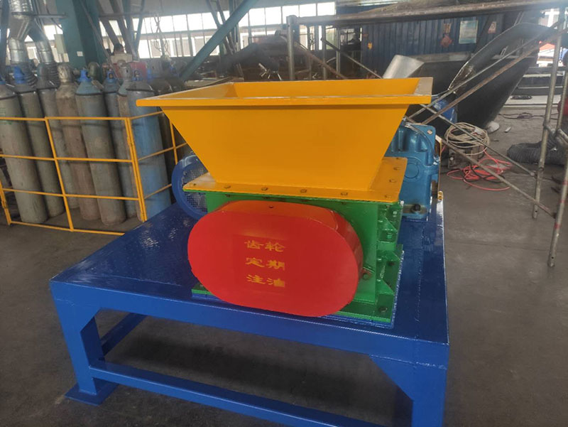 大型撕碎機(jī)